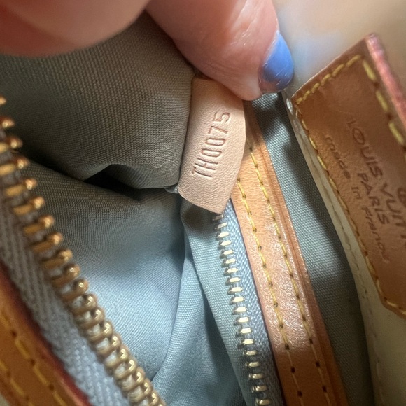 **SOLD** Louis Vuitton Vernis Perle Reade PM Authentic with dust bag - Picture 13 of 16